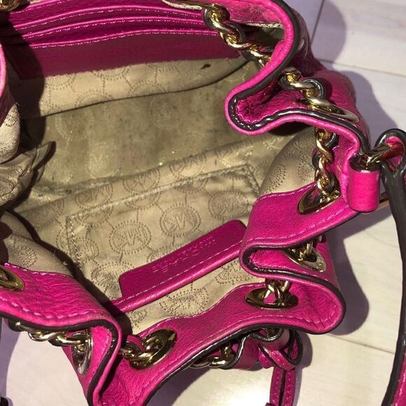 Michael Kors Women's Gold Chain Bucket Bag Pink One Size - Picture 4 of 5
